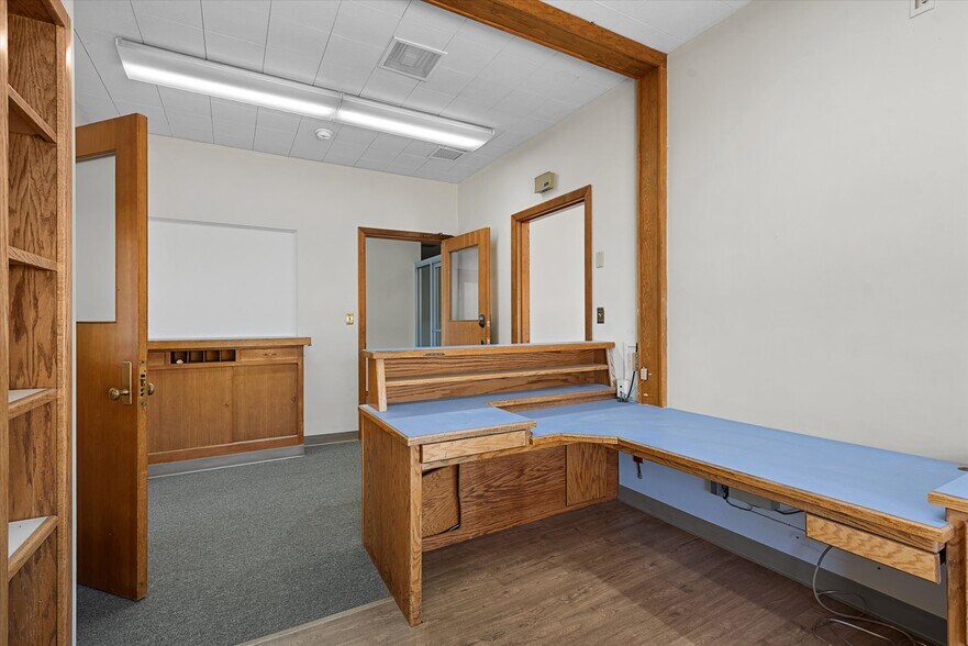 More Photos Of 1050 S Bridge St, Baker City Office For Sale