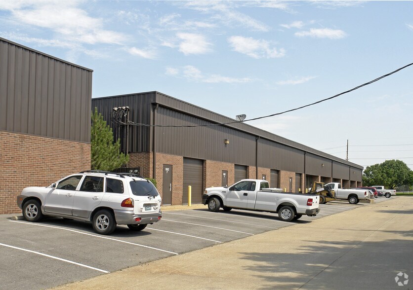 More Photos Of 18102 Chesterfield Airport Rd, Chesterfield Unknown For Lease