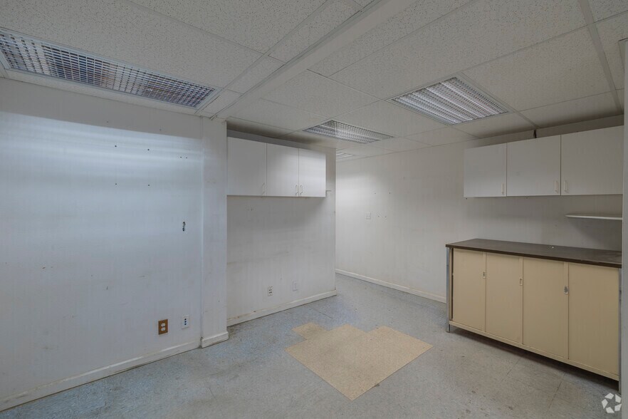 More Photos Of 2301 Napa Vallejo Hwy, Napa Manufacturing For Lease