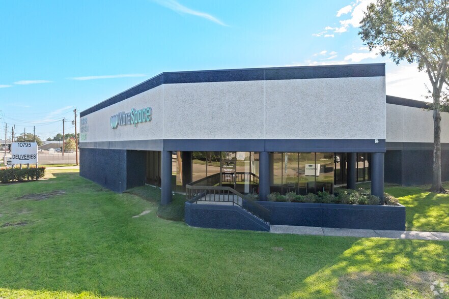 More Photos Of 10795 Hammerly Blvd, Houston Warehouse For Lease