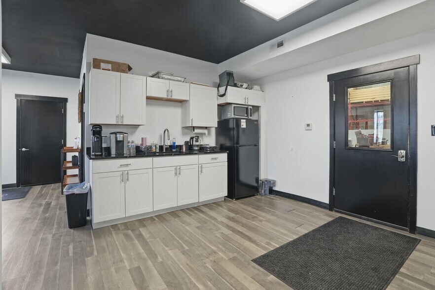 More Photos Of 890 Fernhill Rd, West Chester Warehouse For Sale
