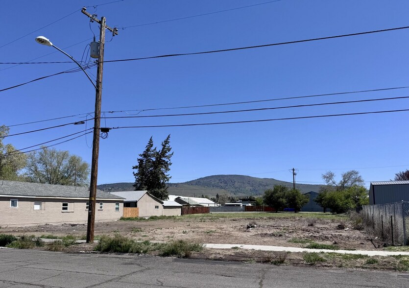 More Photos Of 337 Commercial St, Klamath Falls Land For Sale