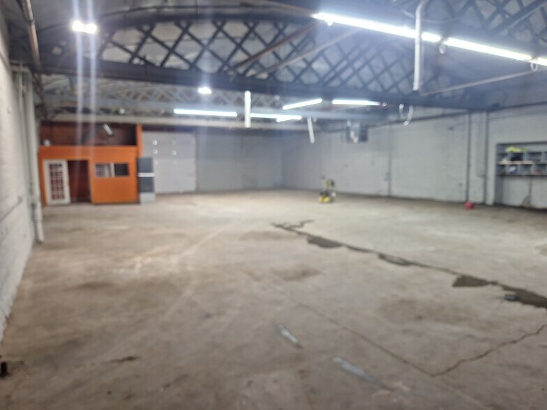 More Photos Of 4401-4415 W Cermak Rd, Chicago Manufacturing For Lease
