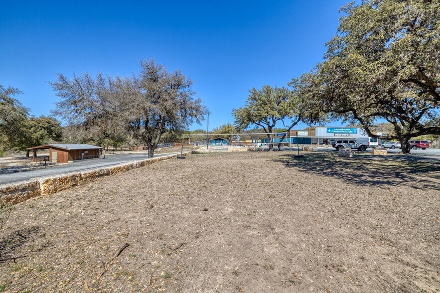 More Photos Of 49 Encino Dr, Concan Convenience Store For Sale