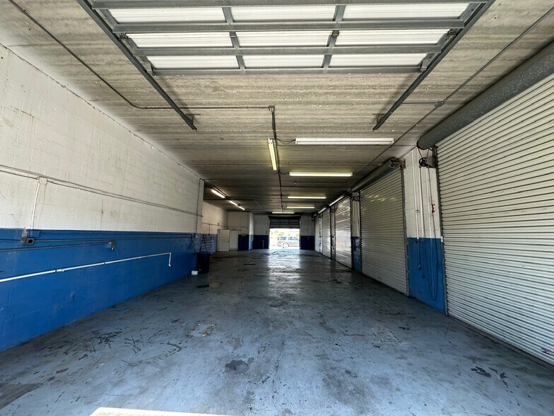 More Photos Of 1002 SE 9th St, Cape Coral Service For Lease