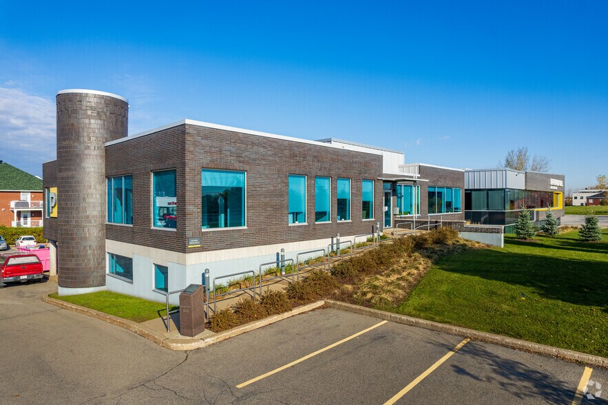 Primary Photo Of 48 Taschereau, La Prairie Office Residential For Lease