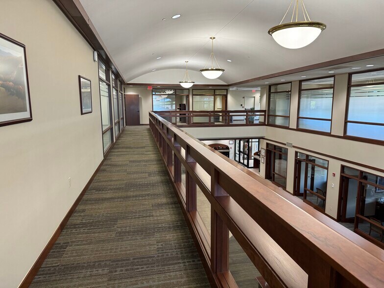More Photos Of 109 Veterans Pky, Yorkville Office For Lease