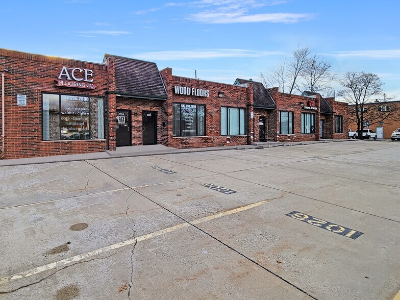 Primary Photo Of 1024-1036 Busse Hwy, Park Ridge Showroom For Sale