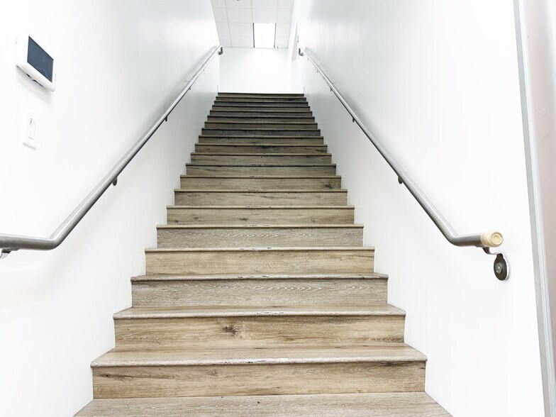 More Photos Of 9660-9690 Research Dr, Irvine Warehouse For Lease