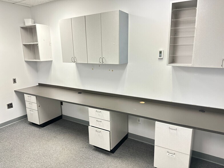 More Photos Of 2 Lincoln Hwy, Edison Medical For Sale