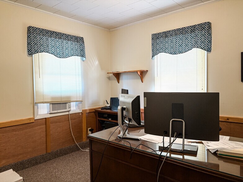 More Photos Of 417 Albany Ave, Kingston Office For Sale
