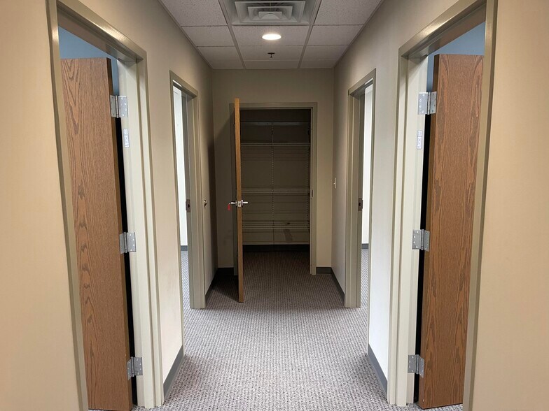 More Photos Of 303 N Hershey Rd, Bloomington Medical For Lease