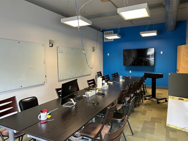 More Photos Of 2575 Willow Point Way, Knoxville Office For Lease