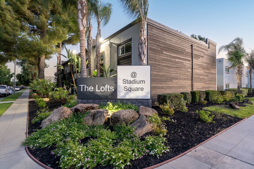 Primary Photo Of 1577 E Bulldog Ln, Fresno Apartments For Sale