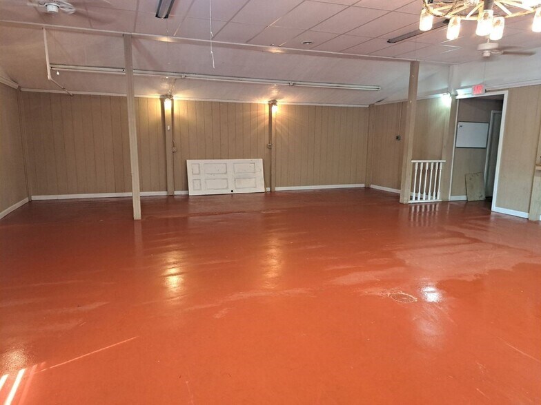 More Photos Of 107 13th St, Moundsville General Retail For Sale