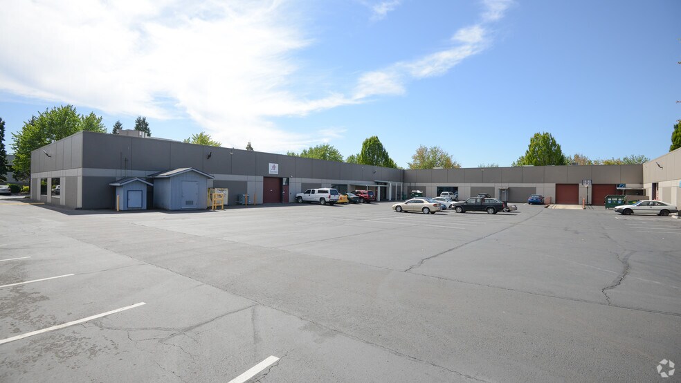 More Photos Of 9500-9560 SW Nimbus Ave, Beaverton Flex For Lease