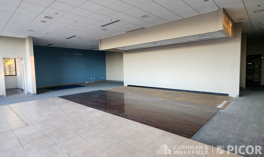 More Photos Of 11625 N Oracle Rd, Oro Valley Bank For Lease