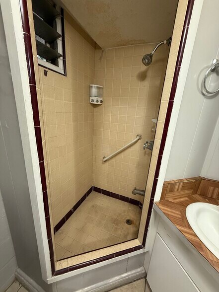 More Photos Of 2406 Kuhio Ave, Honolulu Apartments For Sale