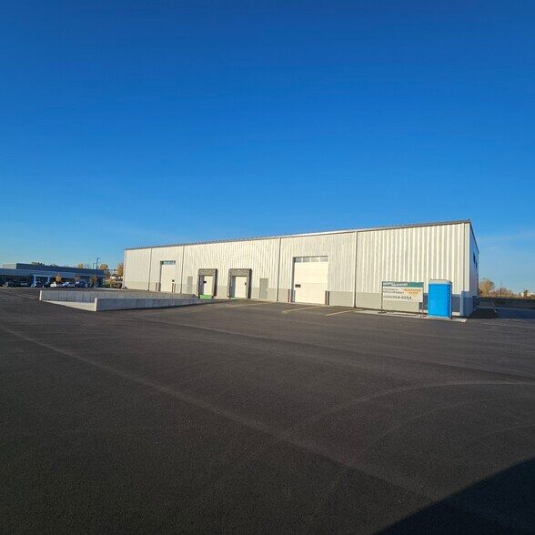 More Photos Of 5795 Neubert Rd, Appleton Warehouse For Lease