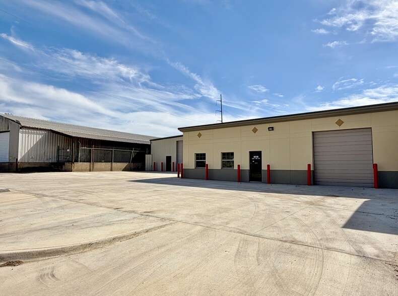 More Photos Of 908 SW 5th St, Oklahoma City Warehouse For Lease