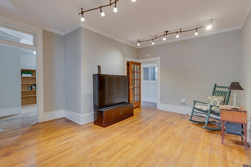 More Photos Of 906 Augusta St, Greenville Office For Sale