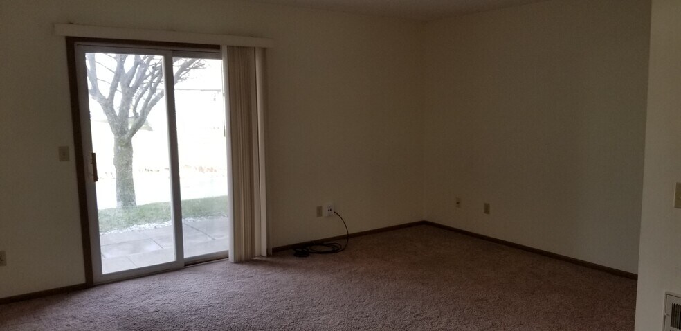 More Photos Of 2200-2271 Deerfield Crossing Dr, Piqua Apartments For Sale