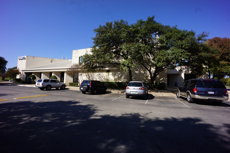 More Photos Of 1111 N Interstate 35, Round Rock Office For Lease