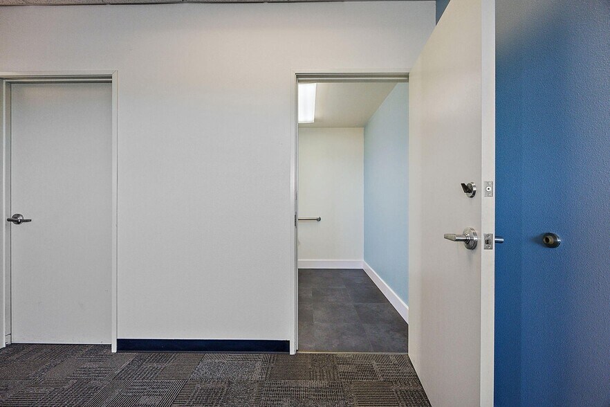 More Photos Of 1400 Avenue G, White City Self Storage For Sale