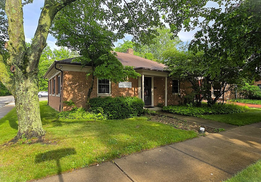 Primary Photo Of 24 Beech St, Berea Office For Sale