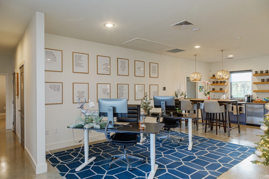 More Photos Of 400 Sugartree Ln, Franklin Office For Sale