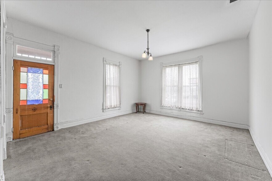 More Photos Of 280 E 100 N, Payson Freestanding For Sale