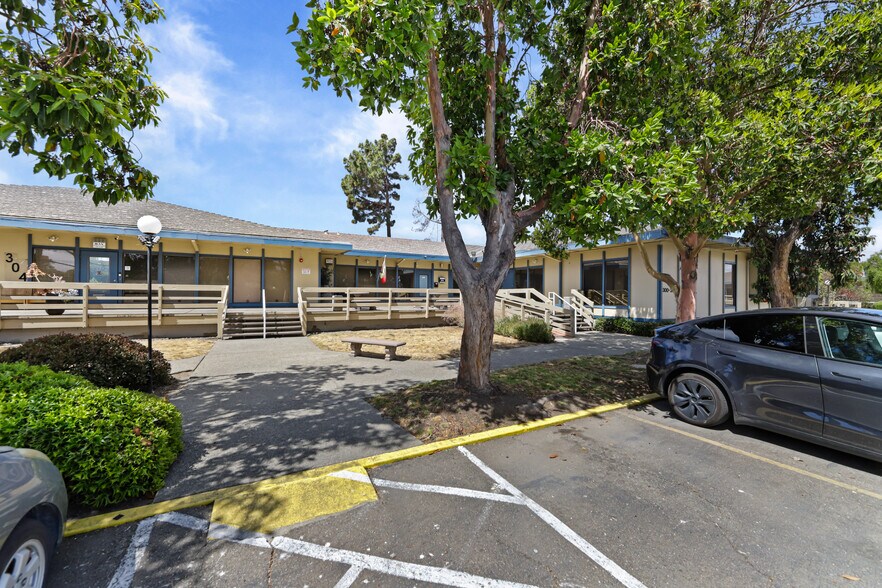 More Photos Of 300 Pendleton Way, Oakland Office For Sale