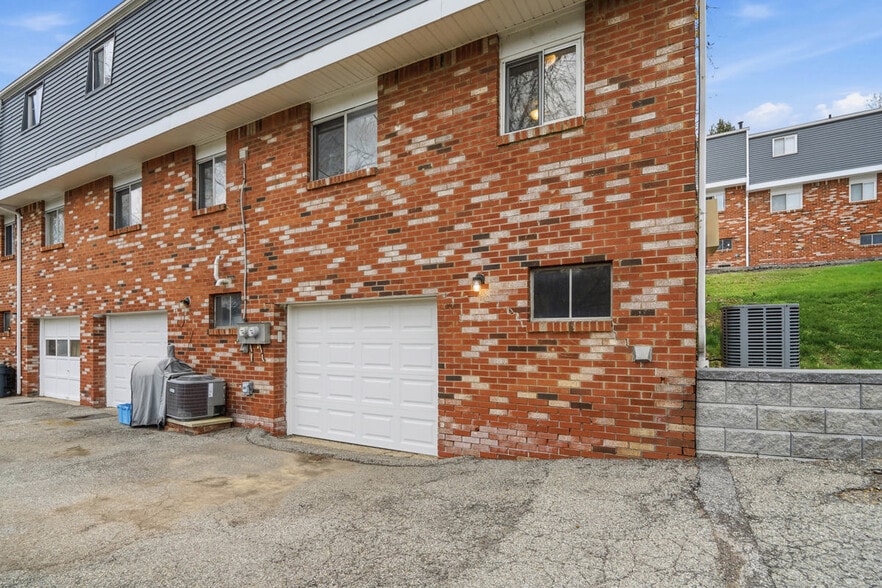 More Photos Of 3801 Hilpert St, Pittsburgh Apartments For Sale