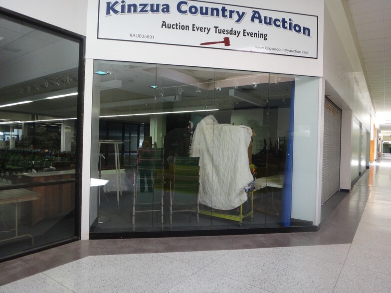 More Photos Of 1666 Market St Ext, Warren General Retail For Lease