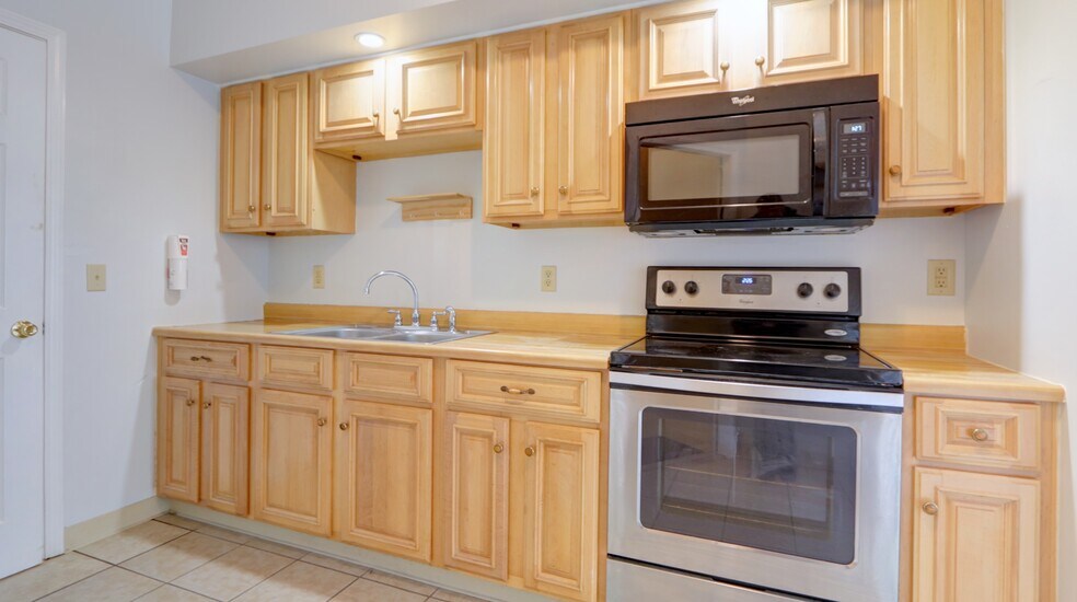 More Photos Of 14 E Main St, Waterloo Township Bar For Sale