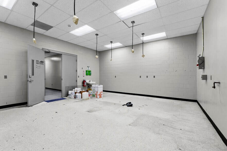 More Photos Of 7200 Highway 150, Greenville Office For Sale