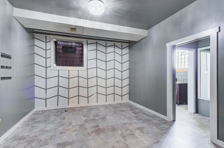 More Photos Of 2520 Rochester Rd, Royal Oak Office For Lease