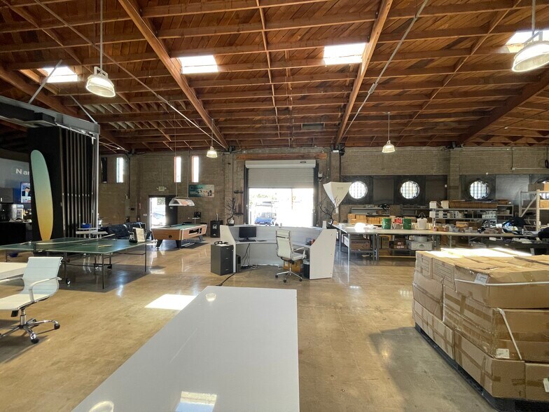 More Photos Of 1366 Hornblend St, San Diego Flex For Lease