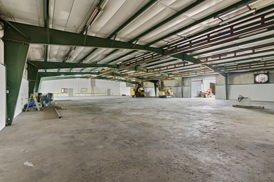 More Photos Of 13595 SE 31st Ave, Summerfield Warehouse For Sale