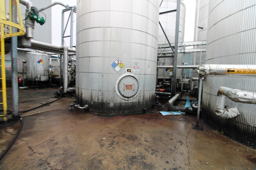 More Photos Of 5640 44th Ave S, Clinton Office For Sale