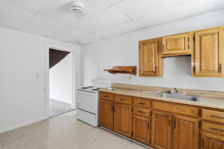 More Photos Of 14811 Broadway Ave, Frostburg Bar For Sale