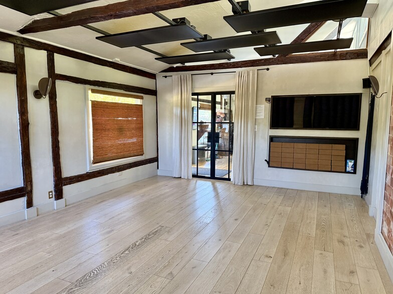 More Photos Of 104 Mill Hill Rd, Woodstock General Retail For Sale