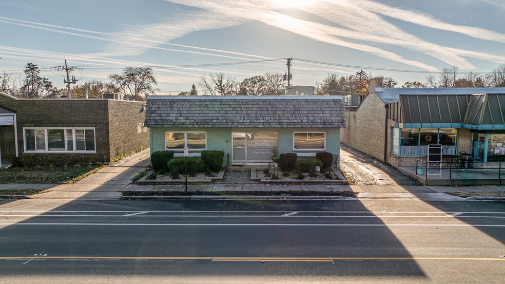 Primary Photo Of 912 Busse Hwy, Park Ridge Office For Lease