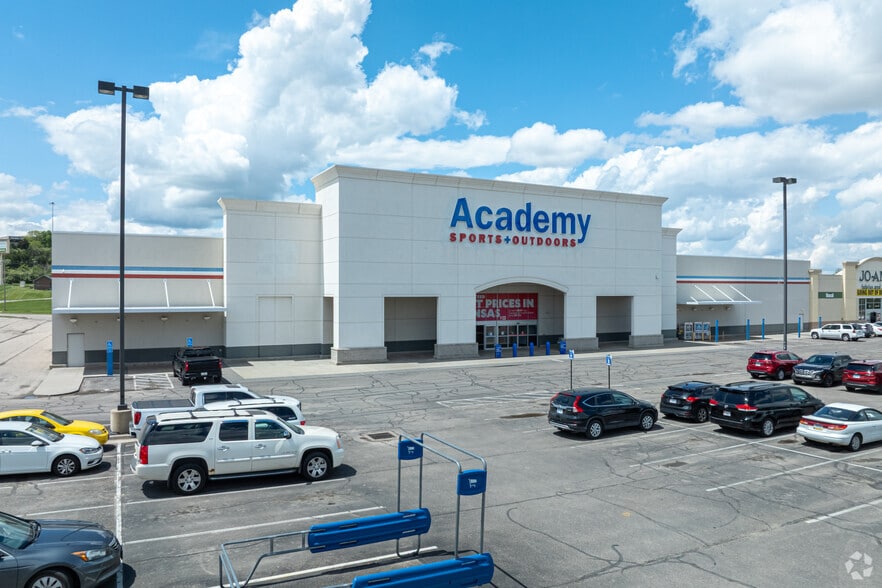 Primary Photo Of 1133 SW Wanamaker Rd, Topeka General Retail For Sale