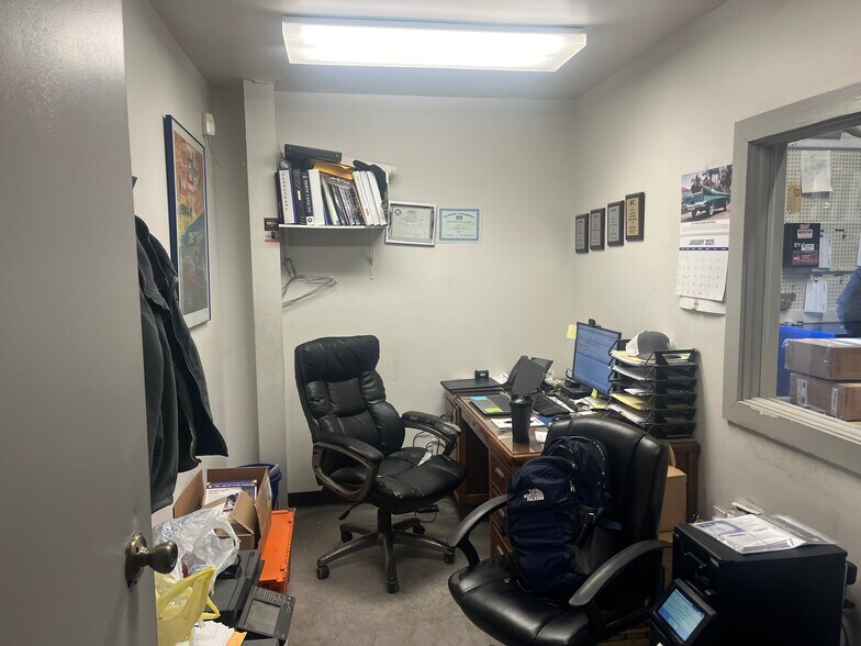 More Photos Of 2919 S Duff Ave, Ames Auto Repair For Lease