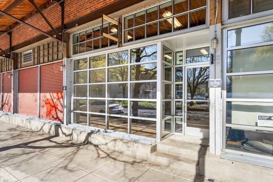 More Photos Of 600 NW Naito Pkwy, Portland General Retail For Sale