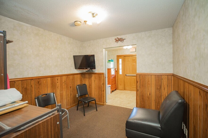 More Photos Of 807 N Briarwood Dr, Bolivar Assisted Living For Sale