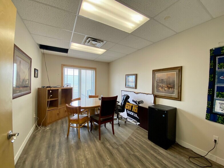 More Photos Of 6847 66 St, Lloydminster Manufacturing For Lease