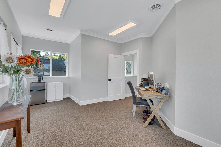 More Photos Of 160 Cherry Ave, Auburn Office Residential For Sale