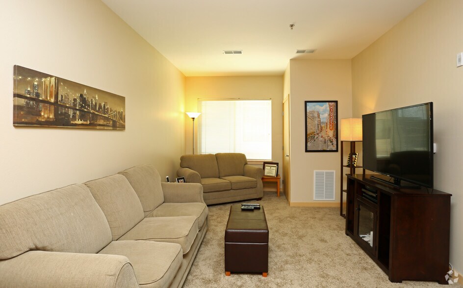 More Photos Of 401 N Washington St, Green Bay Apartments For Sale
